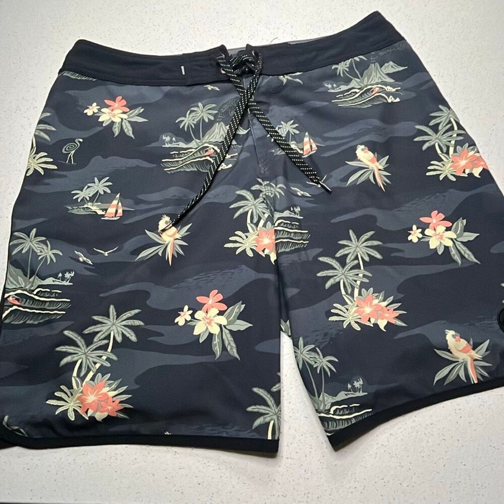 Quiksilver Highline Board Shorts Men’s 32 Tropical Hawaiian Floral Surf Swim Str